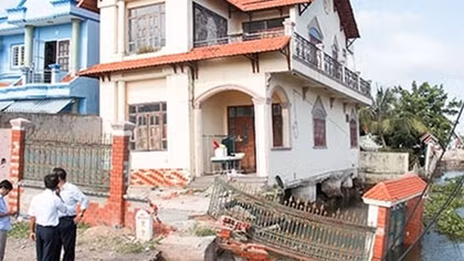 "Hà bá" rình rập 45 điểm sạt lở bờ sông ở TP HCM