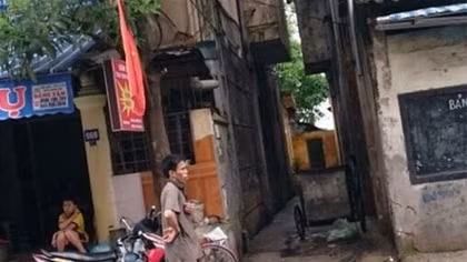 Người đàn ông tử vong trong nhà vệ sinh công cộng 