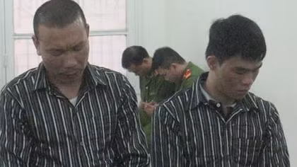Phi vụ ‘mặc áo thổ cẩm đi mua ma túy’