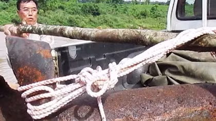 Đánh cá hoảng hốt "đụng" quả bom 500 kg