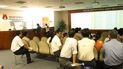 Đình chỉ hoạt động Công ty Chứng khoán MHBS