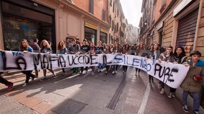 Những chiêu thức rửa tiền của mafia Italy