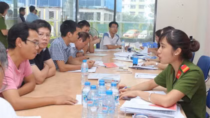 Công an quận Hoàng Mai đến chung cư đăng ký thường trú