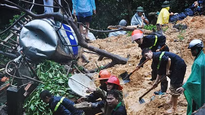 Cứu con rể, mẹ vợ bị lũ cuốn trôi