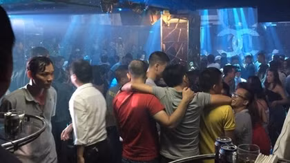 Phát hiện ma túy trong quán bar có hơn 300 “dân bay” đang nhảy nhót