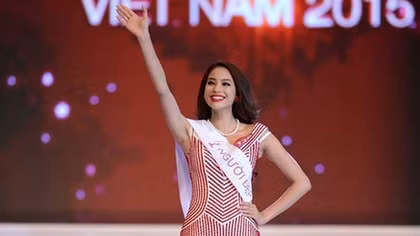 Phạm Thị Hương đăng quang Hoa hậu Hoàn vũ Việt Nam 2015