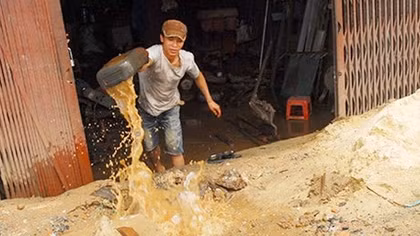 Nâng đường biến nhà thành hầm, hẻm thành suối