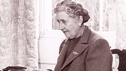 Đường tình lận đận của nữ hoàng truyện trinh thám Agatha Christie