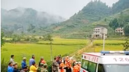 Trung Quốc máy bay rơi 4 người chết