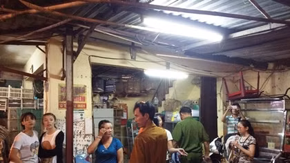Chủ tiệm bán chim bị đâm tử vong