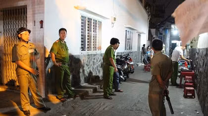 Đâm nạn nhân ngã gục rồi đưa vào bệnh viện cấp cứu