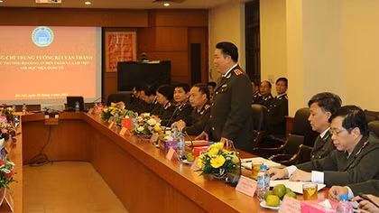 Thứ trưởng Bùi Văn Thành thăm và làm việc tại Học viện Quốc tế