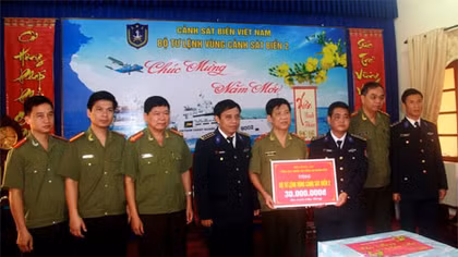 Lãnh đạo Tổng cục Chính trị CAND thăm Bộ Tư lệnh Vùng Cảnh sát biển 2