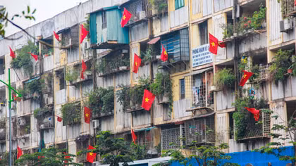 Đường phố Hà Nội rực rỡ đón xuân sang