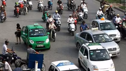 Chính thức thu hồi phù hiệu 2 hãng taxi không đủ 50 xe