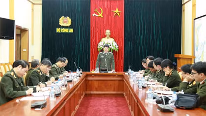 Thứ trưởng Bùi Văn Nam làm việc với Viện Chiến lược và Khoa học Công an