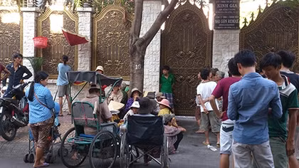 Nhọc nhằn mưu sinh đời vé số