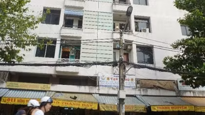 Hàng chục Cảnh sát vây bắt nghi can sát hại em dâu