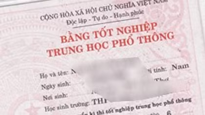 Choáng với "công nghệ" sản xuất bằng THPT giả chỉ trong 10 phút