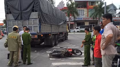 Thai phụ tử vong dưới gầm xe tải