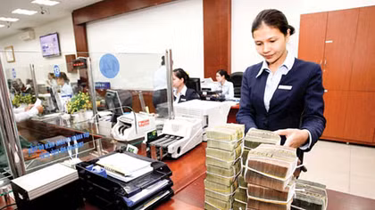 Lãi suất huy động ‘dâng sóng’ nhưng không đáng ngại