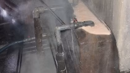 Doanh nghiệp thiết kế đường ống bí mật xả thải trực tiếp ra sông Hậu