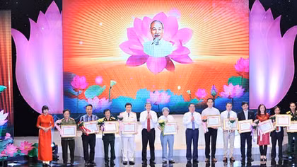 Trao giải thưởng sáng tác, quảng bá tác phẩm về ‘Học tập và làm theo tấm gương đạo đức Hồ Chí Minh’
