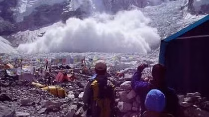 Động đất kinh hoàng ở Nepal: Tường trình từ những người sống sót trên đỉnh Himalaya