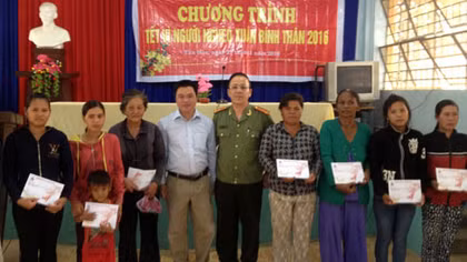 Ấm lòng người nghèo xã Tân Hòa