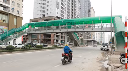 Dự án xe buýt nhanh nghìn tỷ ở Hà Nội: Méo mặt với cảnh ‘nhà nghèo" chơi hoang!