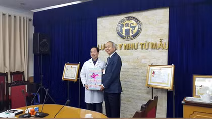 'Huyền thoại ghép gan' châu Á làm việc tại Bệnh viện Xanh Pôn