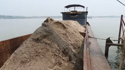 Xử lý nghiêm doanh nghiệp khai thác cát, sỏi trốn thuế