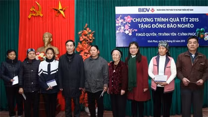 Vận động 1 triệu suất quà Tết tặng các gia đình nghèo