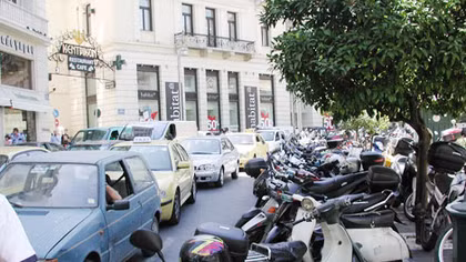 Dán tem gắn chíp điện tử kiểm soát phương tiện giao thông