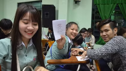 Sinh viên Đà Nẵng tham gia tọa đàm 'Chọn nghệ thuật để hạnh phúc'
