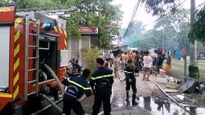Quán vườn bùng cháy sau tiếng nổ lớn