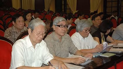 Quán triệt Nghị quyết Đại hội XII của Đảng cho cán bộ lãnh đạo về văn học nghệ thuật và các văn nghệ sĩ 