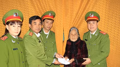 Trại giam Đồng Sơn nhận phụng dưỡng 2 Bà mẹ Việt Nam Anh hùng 