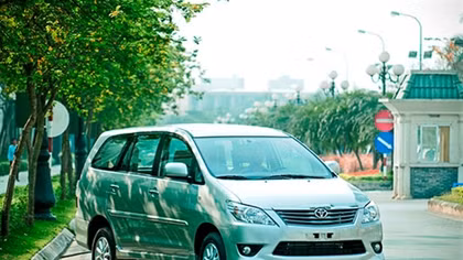 Toyota Việt Nam triệu hồi 764 xe Innova do lỗi cửa sau 