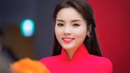 Bức ảnh gây ầm ĩ của hoa hậu và định kiến của đám đông