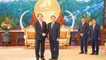 Bộ trưởng Trần Đại Quang chào xã giao đồng chí Tổng Bí thư, Chủ tịch nước và Thủ tướng Lào 