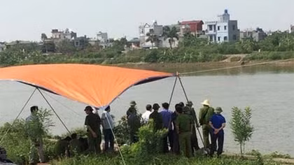 Thi thể nữ trôi sông chết do bị đánh vào đầu