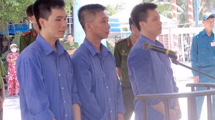 Ba anh em cùng lãnh án vì giết người