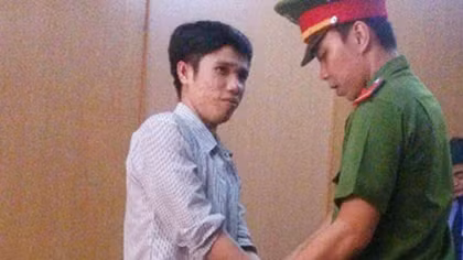 Đi tù vì rủ người yêu nhí đi nhà nghỉ