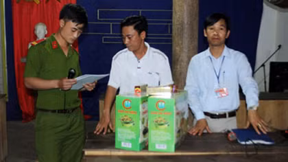 Lợi dụng hội thảo để ‘treo đầu dê bán thịt chó’
