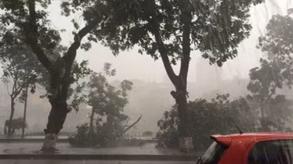  Việt Nam chưa thể dự báo được dông lốc