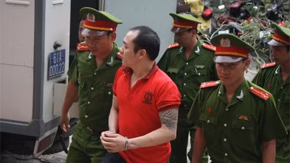 ‘Dọa mua hòm’ ép gia đình con nợ ký giấy