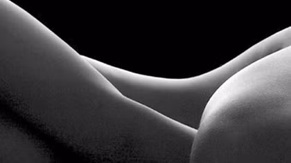 Khỏa thân hay nude nghệ thuật?