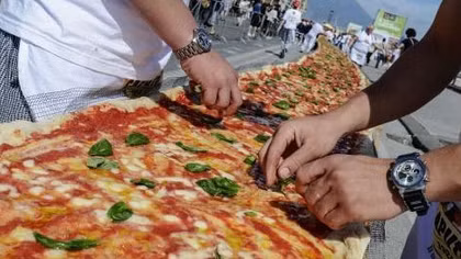 Chiếc bánh pizza dài 1,8 km