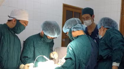 Mổ cấp cứu kịp thời bệnh nhân viêm ruột thừa cấp trên đảo xa
